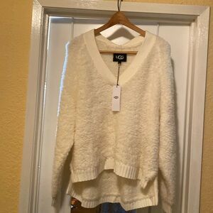 UGG DEEANN CLOUD FLUFF V NECK SWEATER 70% WOOL BRAND NEW with a tags Size L
